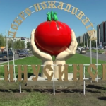 minusinsk-pomidor-skulptura_0